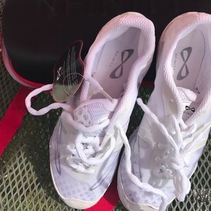 BRAND NEW NFINITY VENGEANCE CHEER SHOES - Size 6